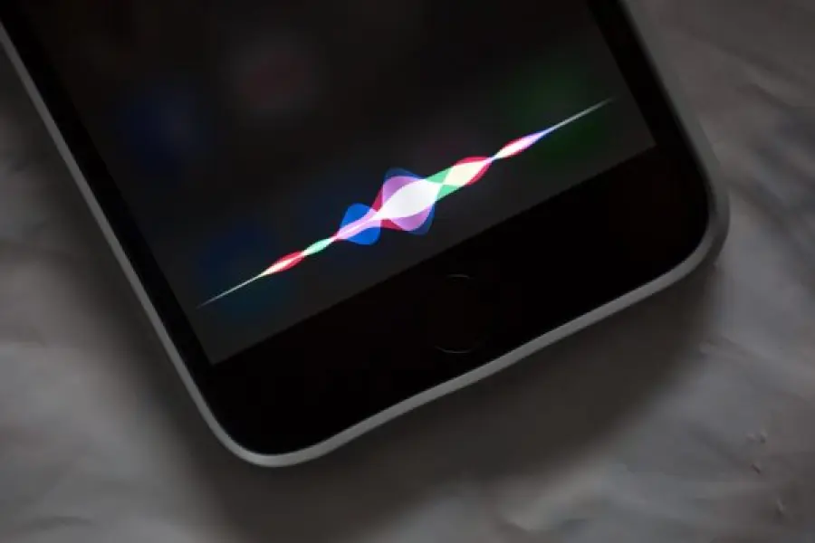 iOS, da oggi Siri potrà leggere i messaggi WhatsApp